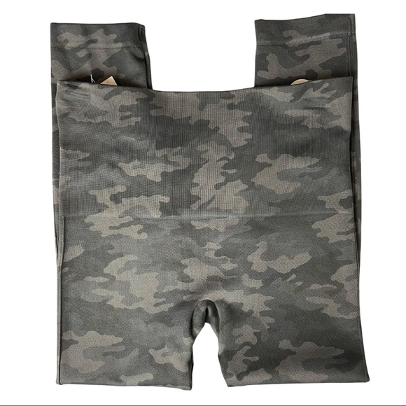 Spanx Cropped Look At Me Now Seamless Leggings in Sage Camo SZ Large - Picture 10 of 12